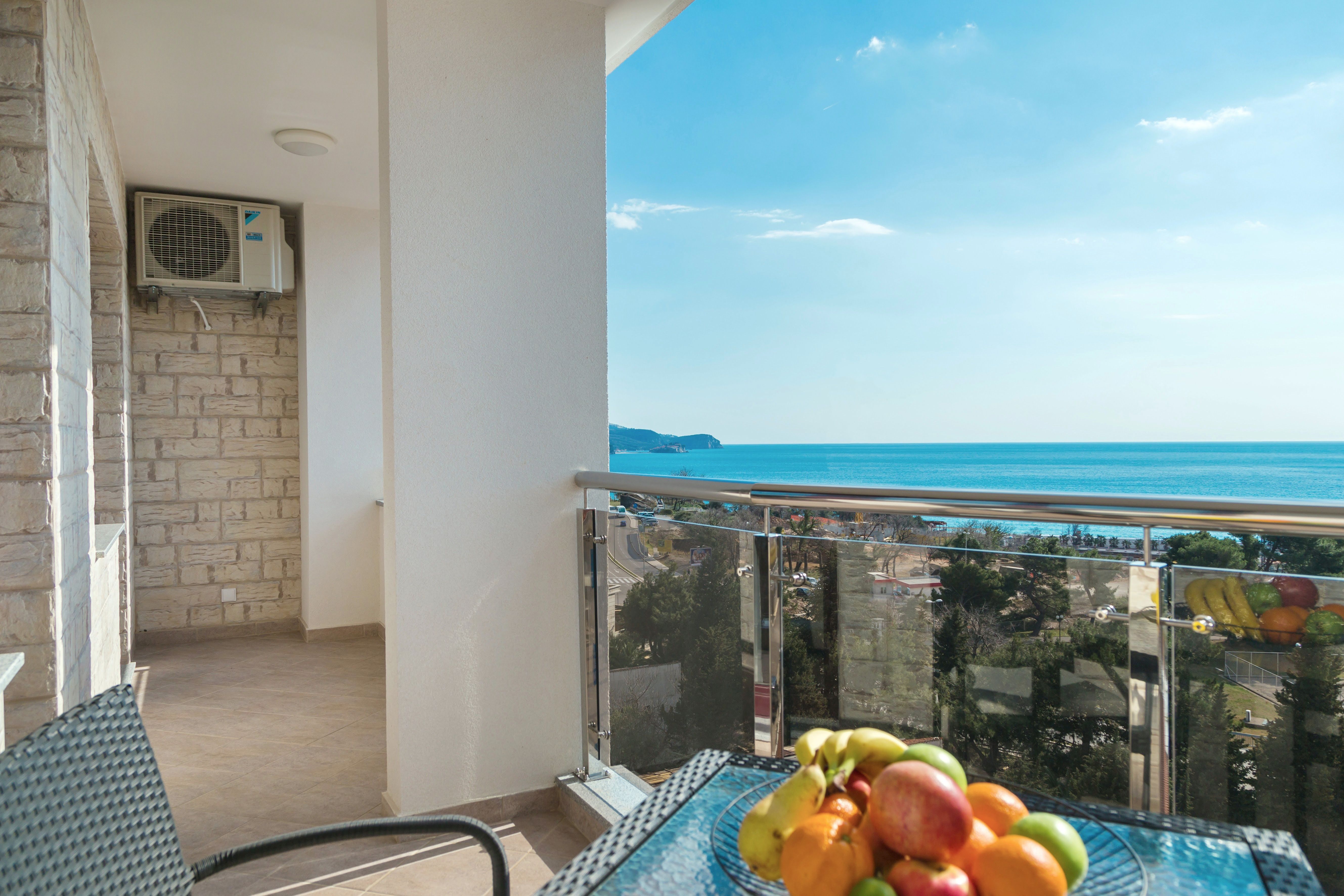 Nov trosoban stan površine 107m2 sa panoramskim pogledom na more,Bečići. - Amfora Real Estate