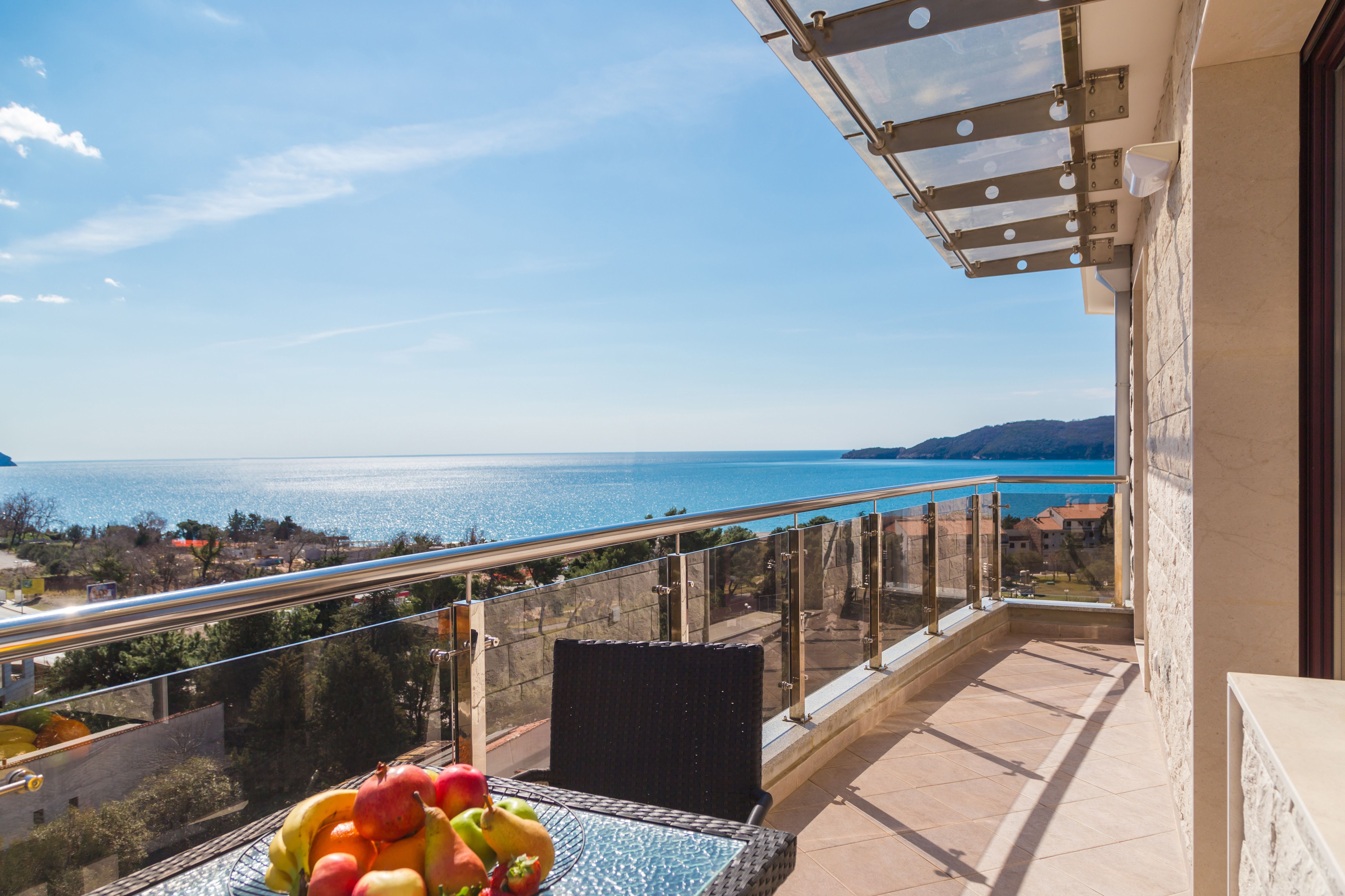 Nov trosoban stan površine 107m2 sa panoramskim pogledom na more,Bečići. - Amfora Real Estate