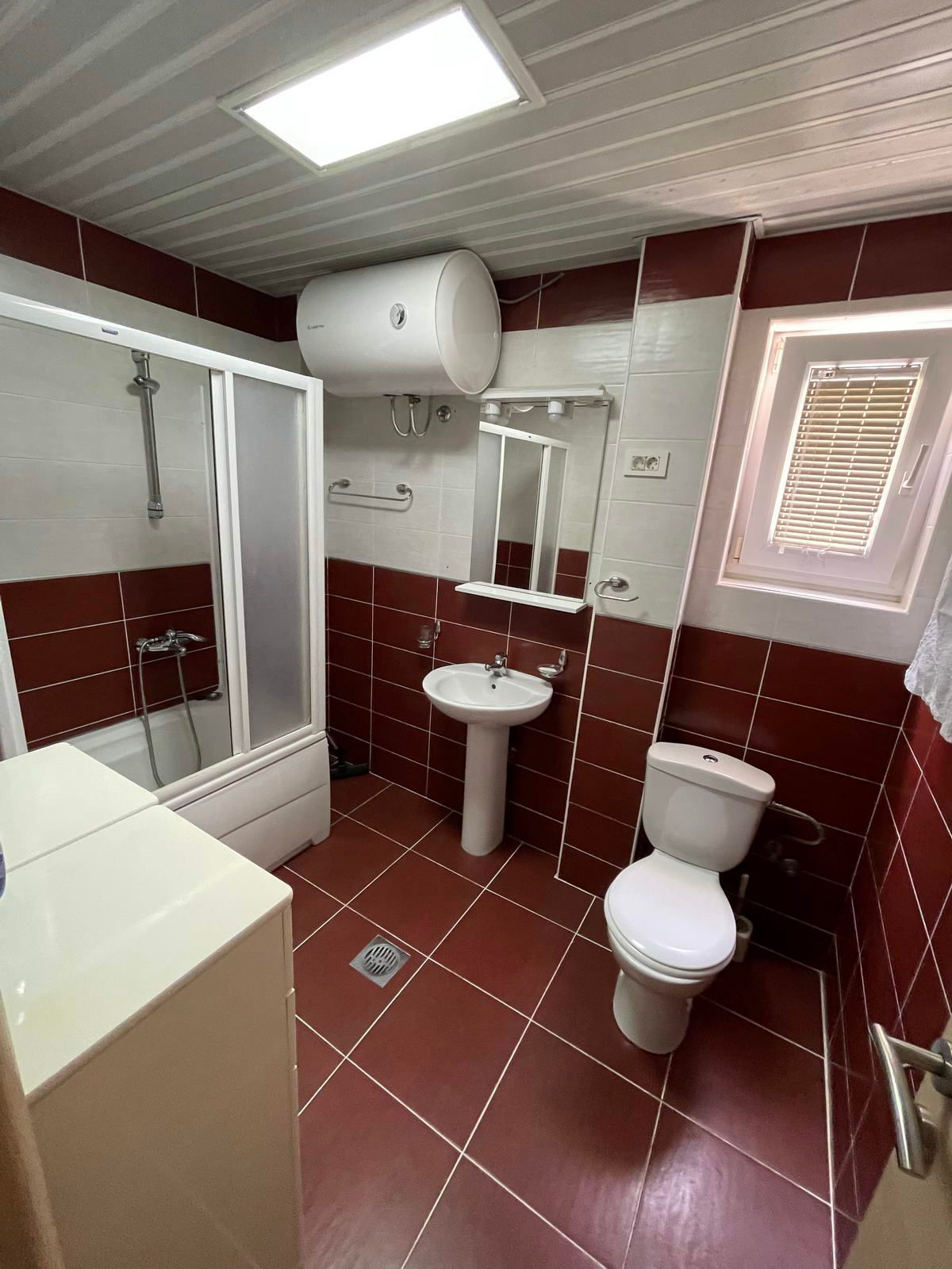 Dvospratna kuca 206m2 sa placem od 340m2 na fantastičnoj lokaciji,Jadranski put,Budva. - Amfora Real Estate