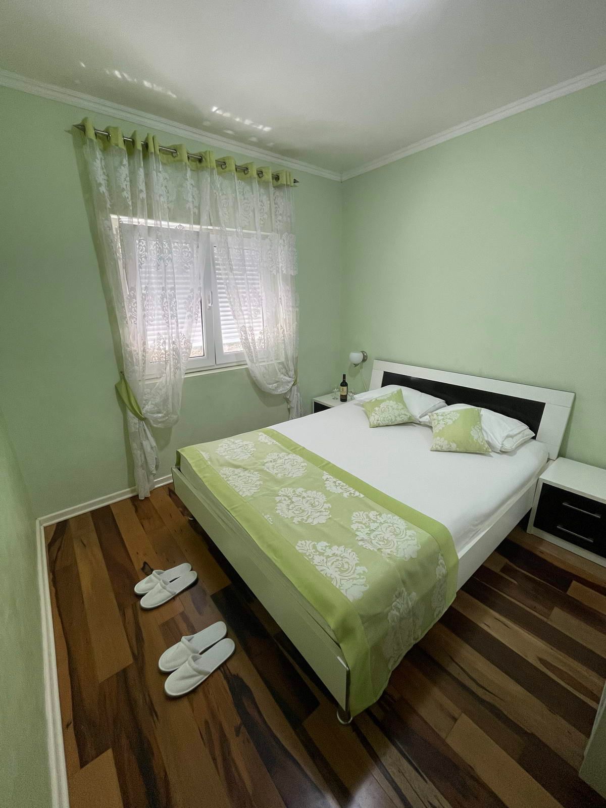 Dvospratna kuca 206m2 sa placem od 340m2 na fantastičnoj lokaciji,Jadranski put,Budva. - Amfora Real Estate