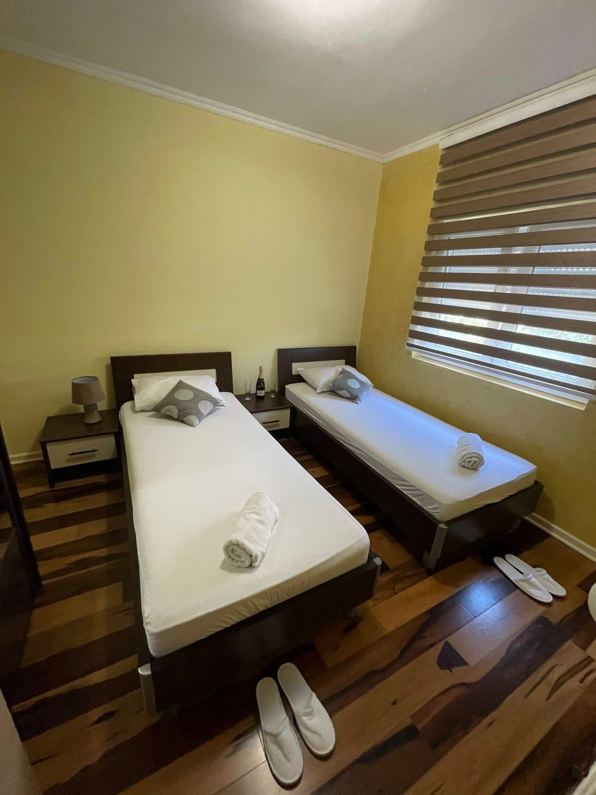 Dvospratna kuca 206m2 sa placem od 340m2 na fantastičnoj lokaciji,Jadranski put,Budva. - Amfora Real Estate