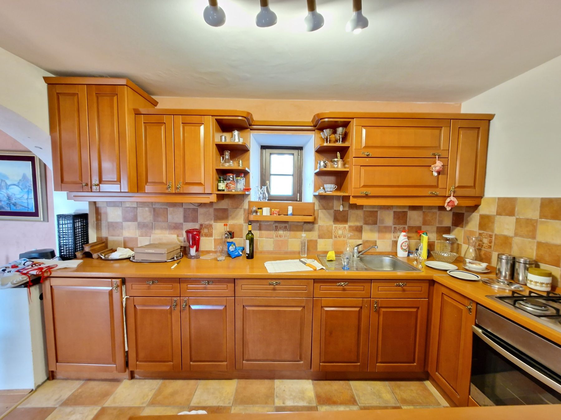 Kamena kuća sa prelepim pogledom na more u neposrednoj blizini Svetog Stefana-Čelobrdo (Na duzi vremenski period) - Amfora Real Estate