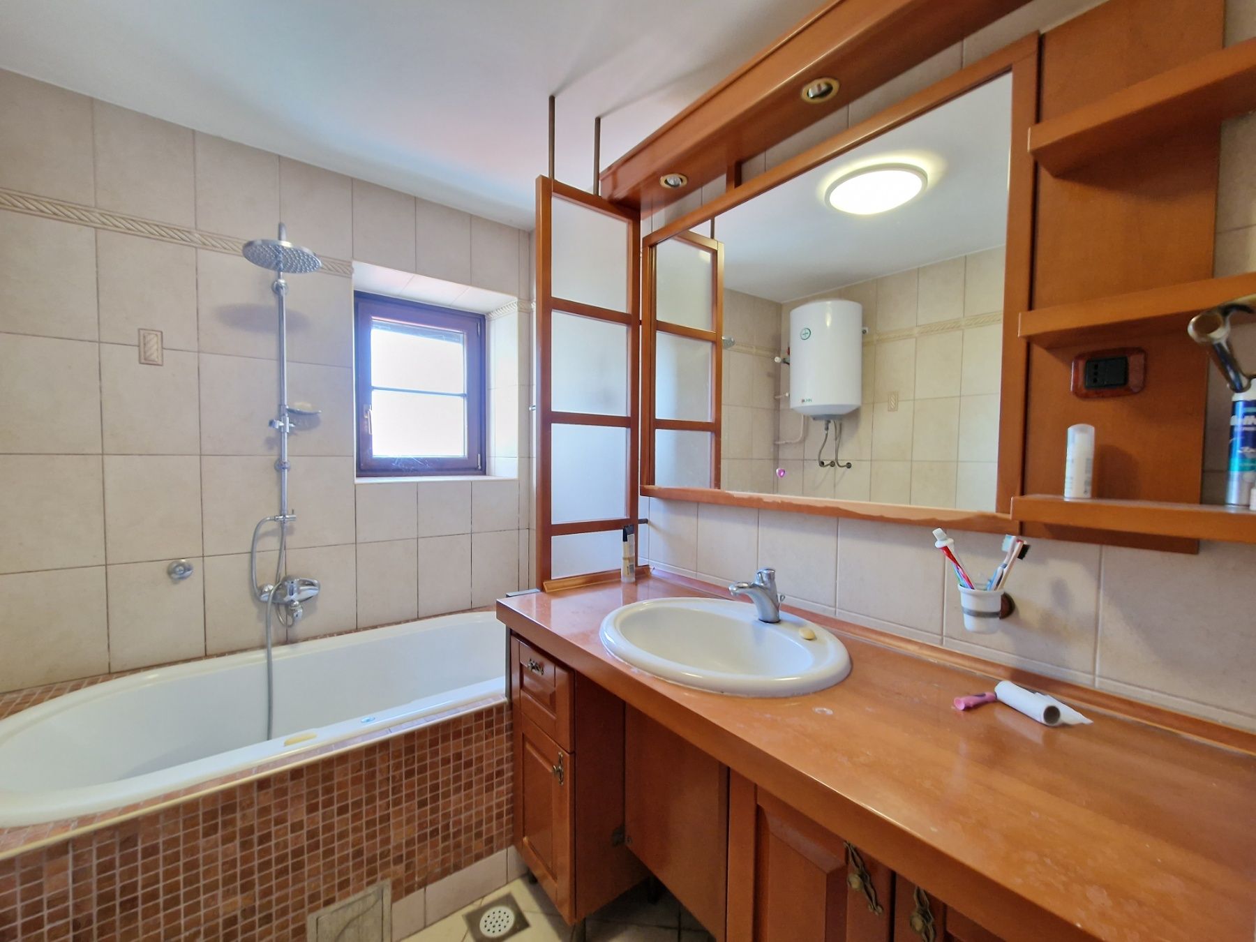 Kamena kuća sa prelepim pogledom na more u neposrednoj blizini Svetog Stefana-Čelobrdo (Na duzi vremenski period) - Amfora Real Estate