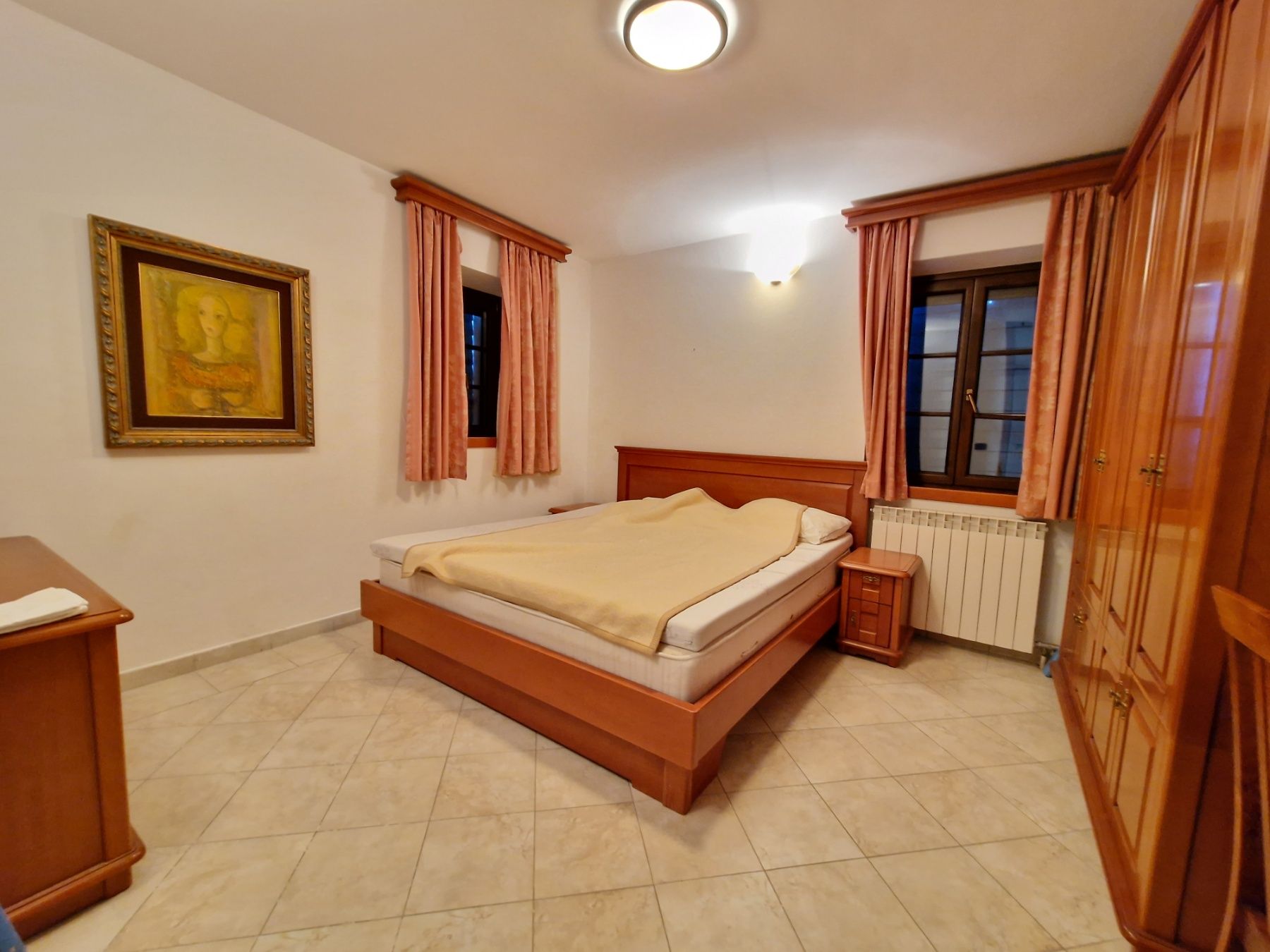 Kamena kuća sa prelepim pogledom na more u neposrednoj blizini Svetog Stefana-Čelobrdo (Na duzi vremenski period) - Amfora Real Estate