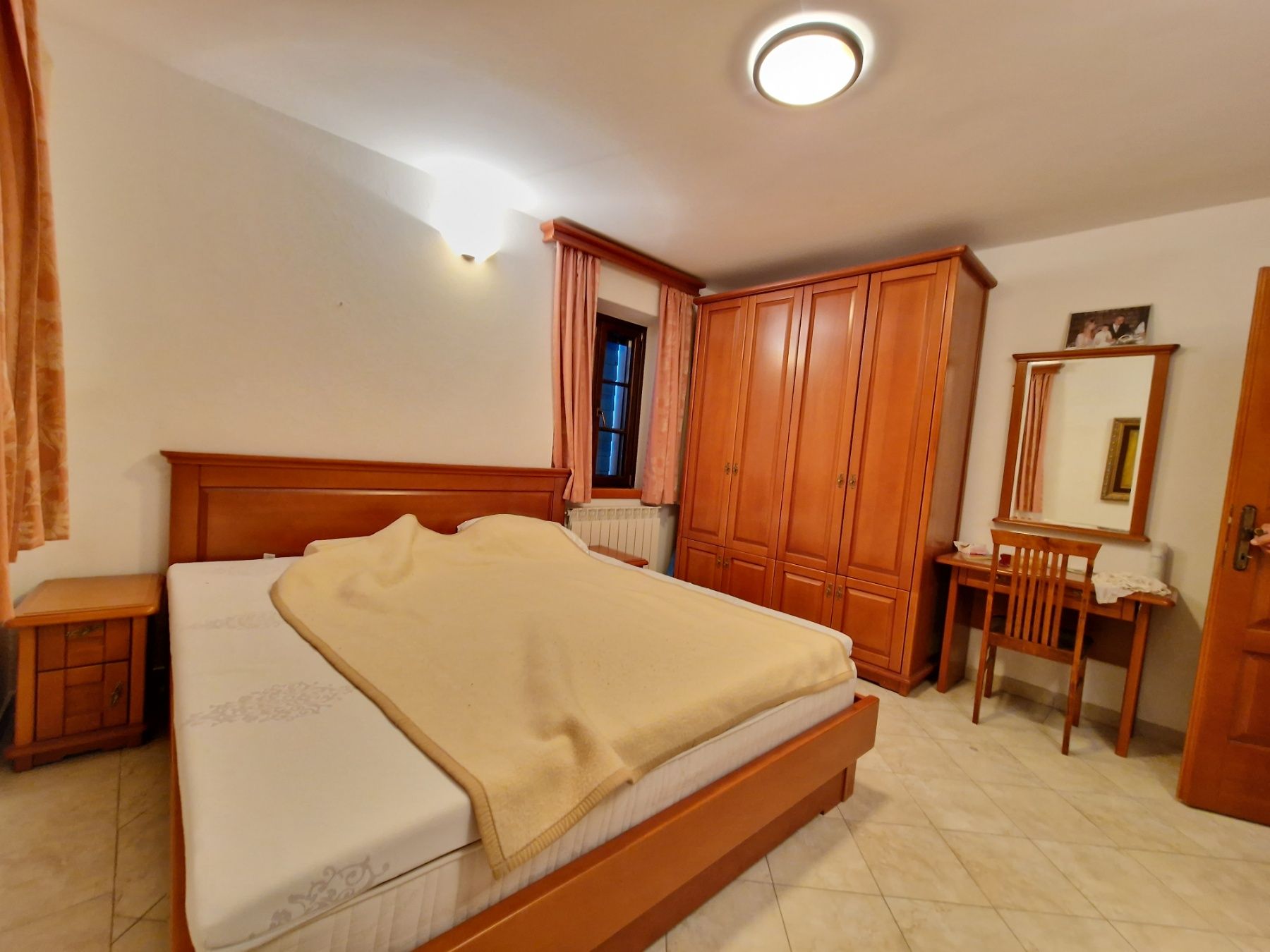 Kamena kuća sa prelepim pogledom na more u neposrednoj blizini Svetog Stefana-Čelobrdo (Na duzi vremenski period) - Amfora Real Estate