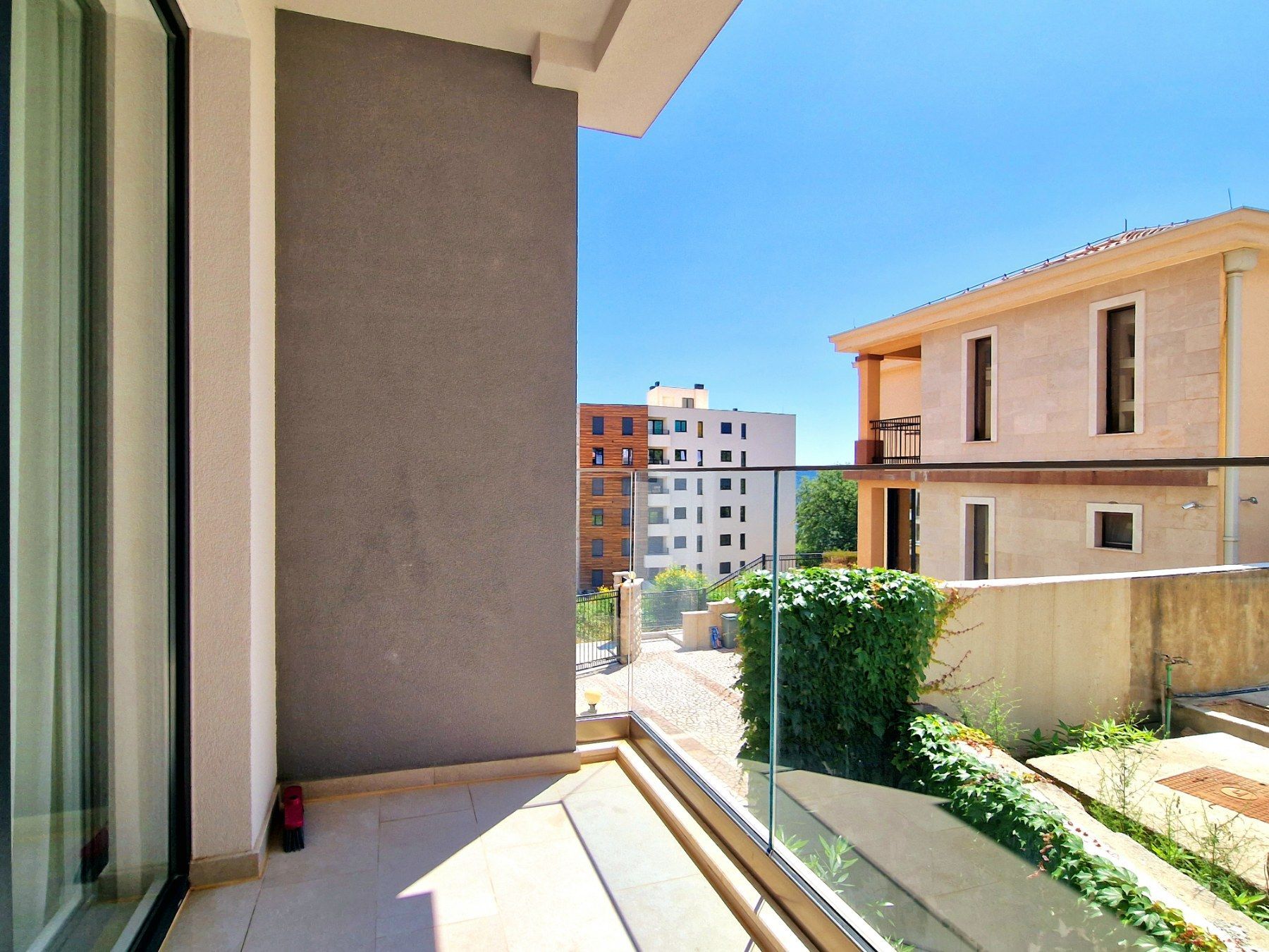 Luksuzan jednosoban stan 41m2,sa delimičnim pogledom na more ,Becici. - Amfora Real Estate