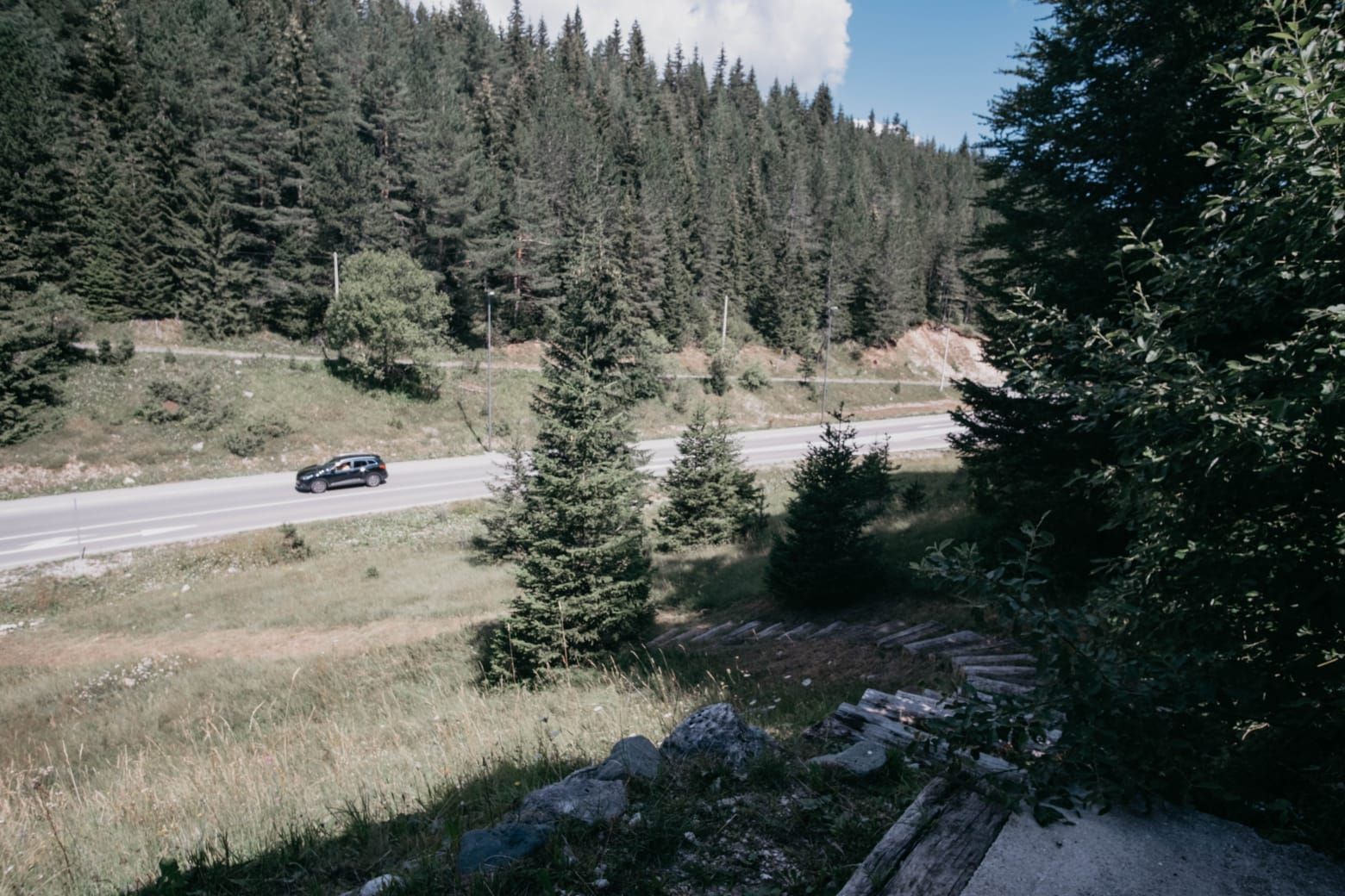 Prodaja vikendice 140 m² na placu 650 m² – Žabljak, 3 minuta od centra, direktan pristup sa magistrale - Amfora Real Estate