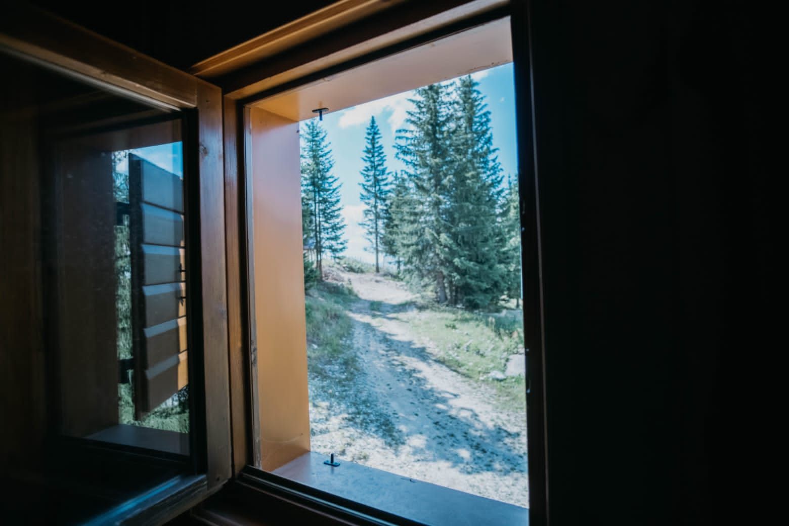 Prodaja vikendice 140 m² na placu 650 m² – Žabljak, 3 minuta od centra, direktan pristup sa magistrale - Amfora Real Estate