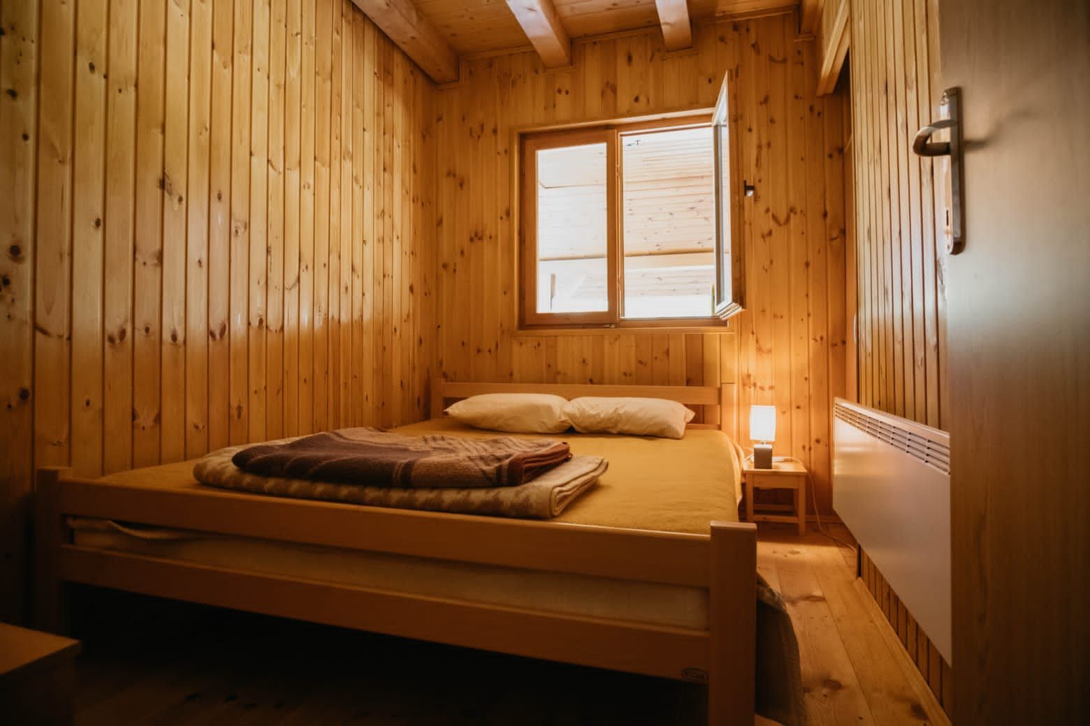 Prodaja vikendice 140 m² na placu 650 m² – Žabljak, 3 minuta od centra, direktan pristup sa magistrale - Amfora Real Estate