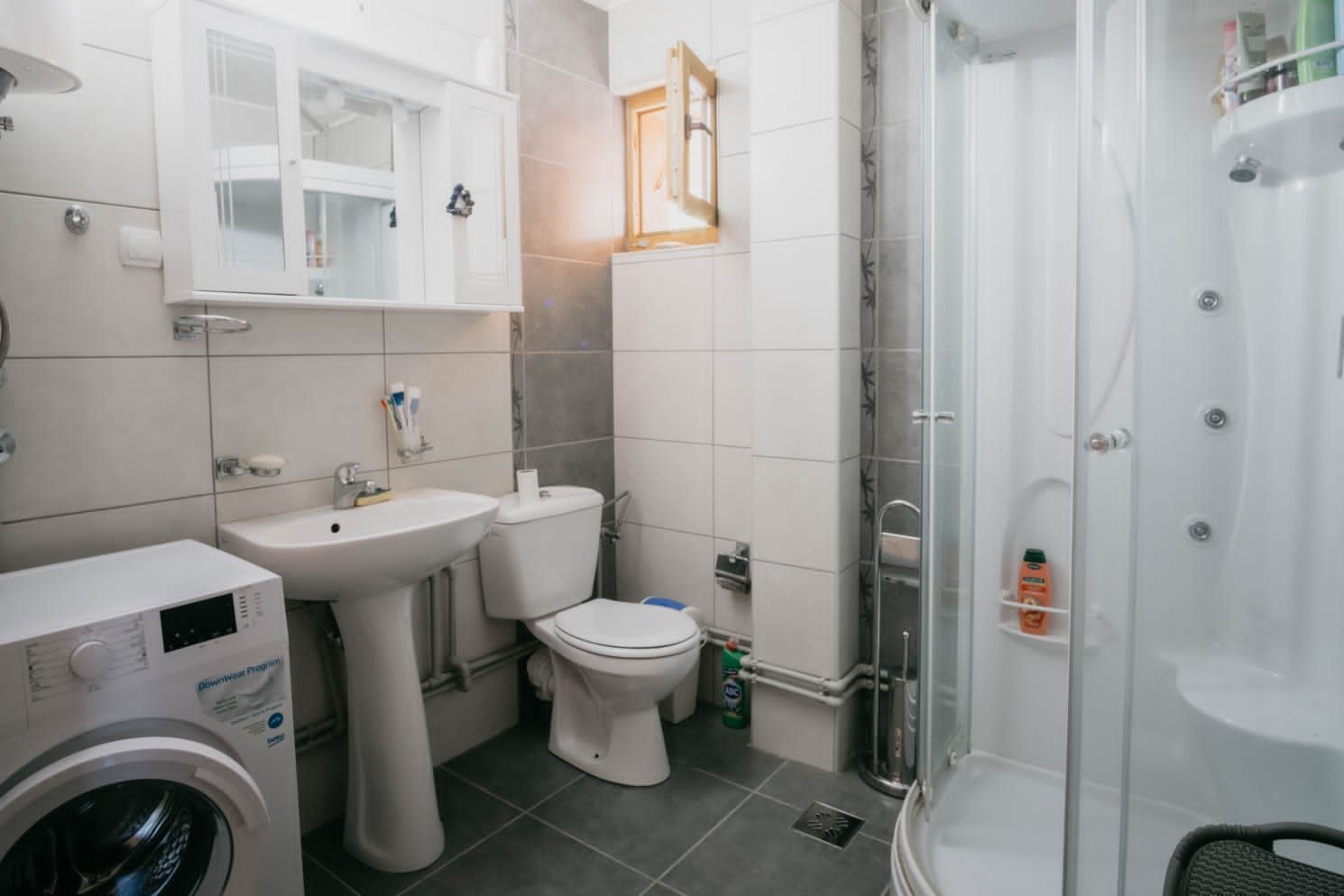 Prodaja vikendice 140 m² na placu 650 m² – Žabljak, 3 minuta od centra, direktan pristup sa magistrale - Amfora Real Estate