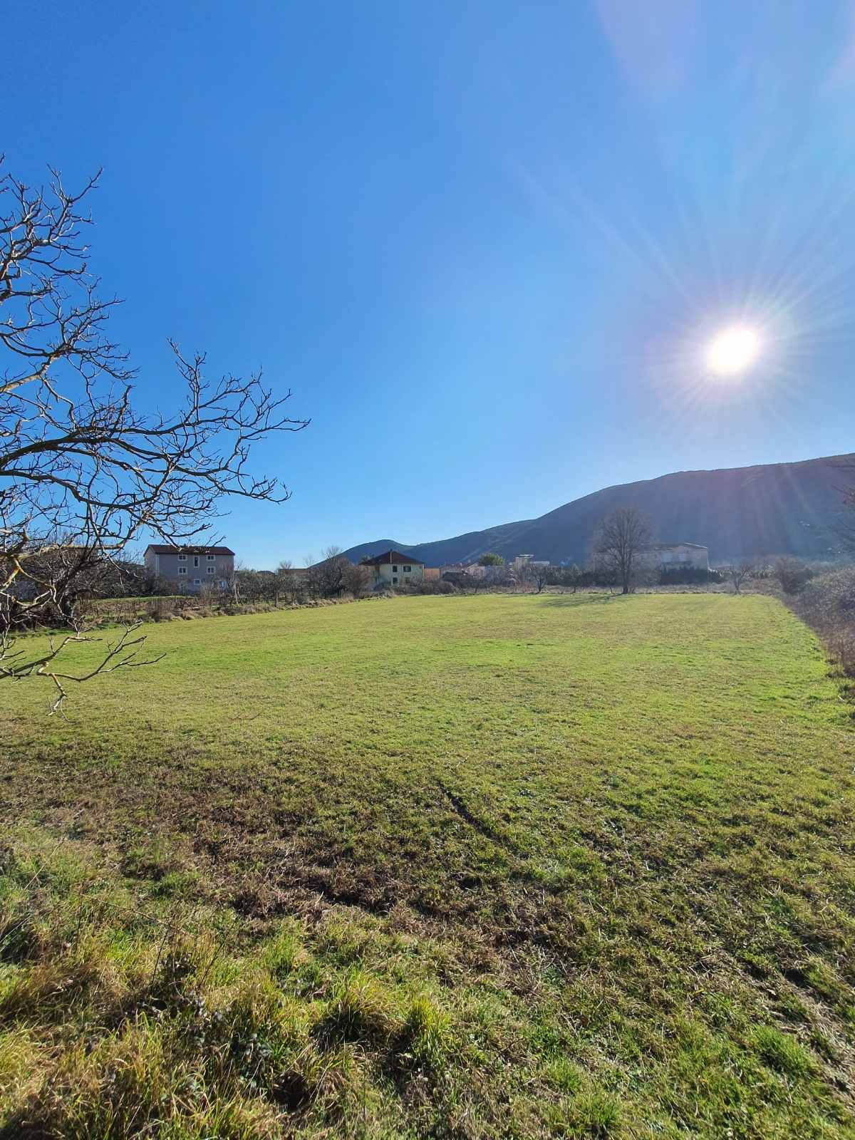 Urbanizovan plac  1861m2 na 50 metara od magistrale.Lastva Grbaljska - Amfora Real Estate