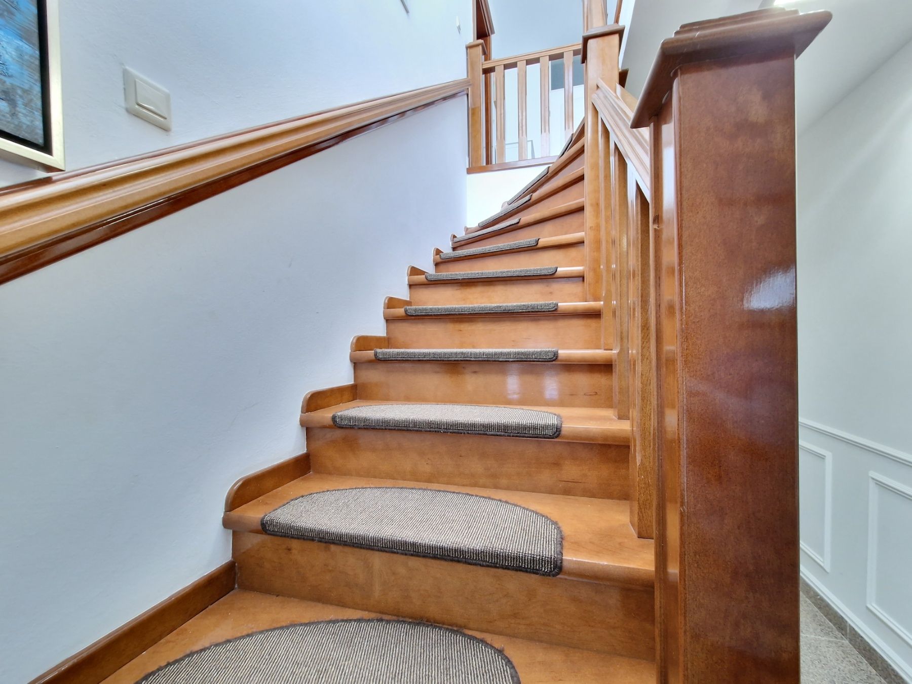 Prelepa dvospratna kuca 250m2 u naselju Podmaine,Budva. - Amfora Real Estate