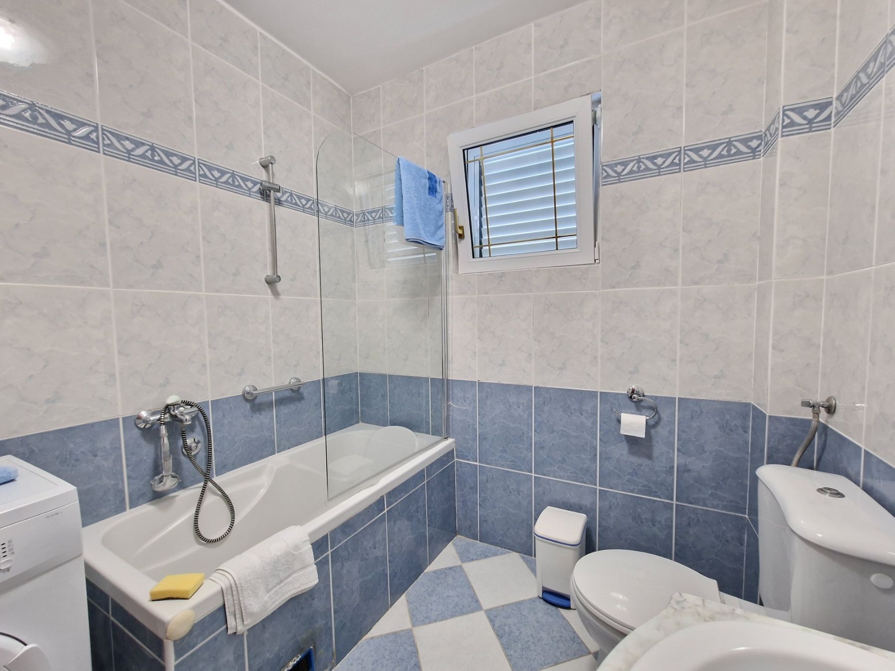 Prelepa dvospratna kuca 250m2 u naselju Podmaine,Budva. - Amfora Real Estate