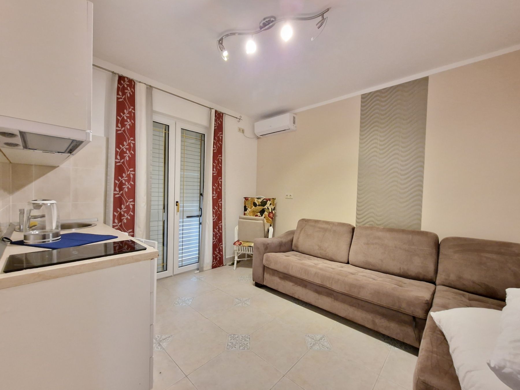 Prelepa dvospratna kuca 250m2 u naselju Podmaine,Budva. - Amfora Real Estate