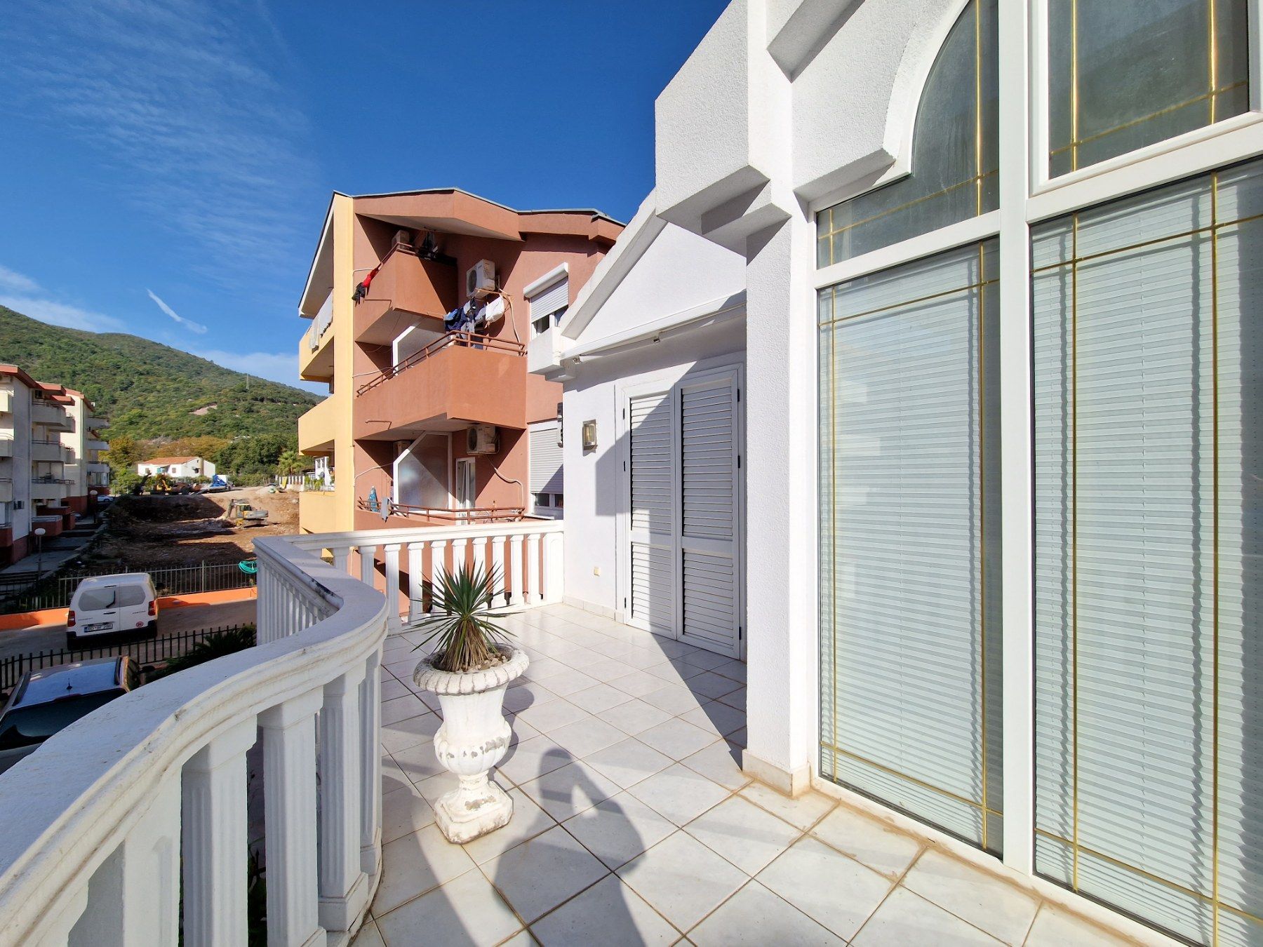 Prelepa dvospratna kuca 250m2 u naselju Podmaine,Budva. - Amfora Real Estate