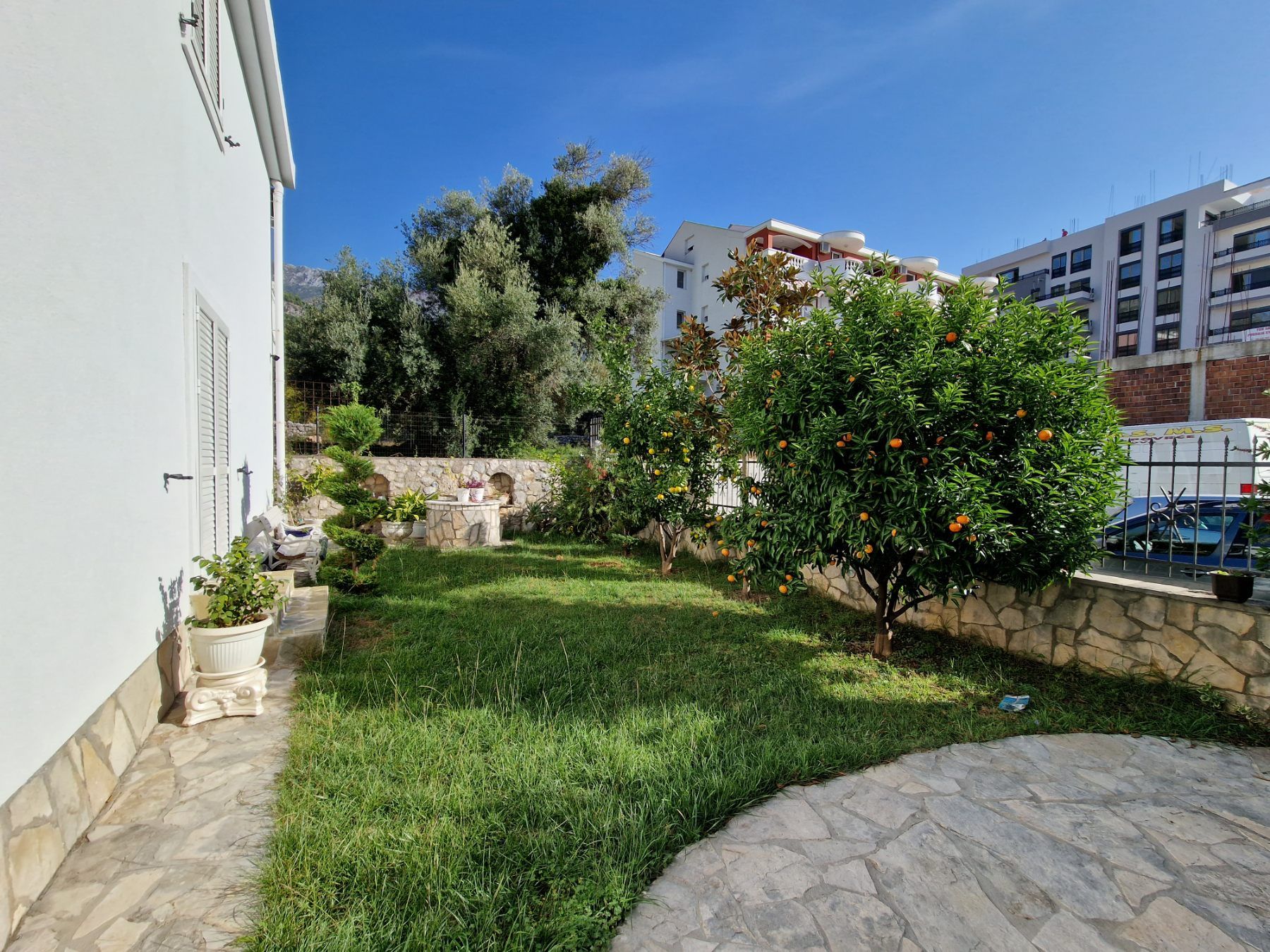 Prelepa dvospratna kuca 250m2 u naselju Podmaine,Budva. - Amfora Real Estate