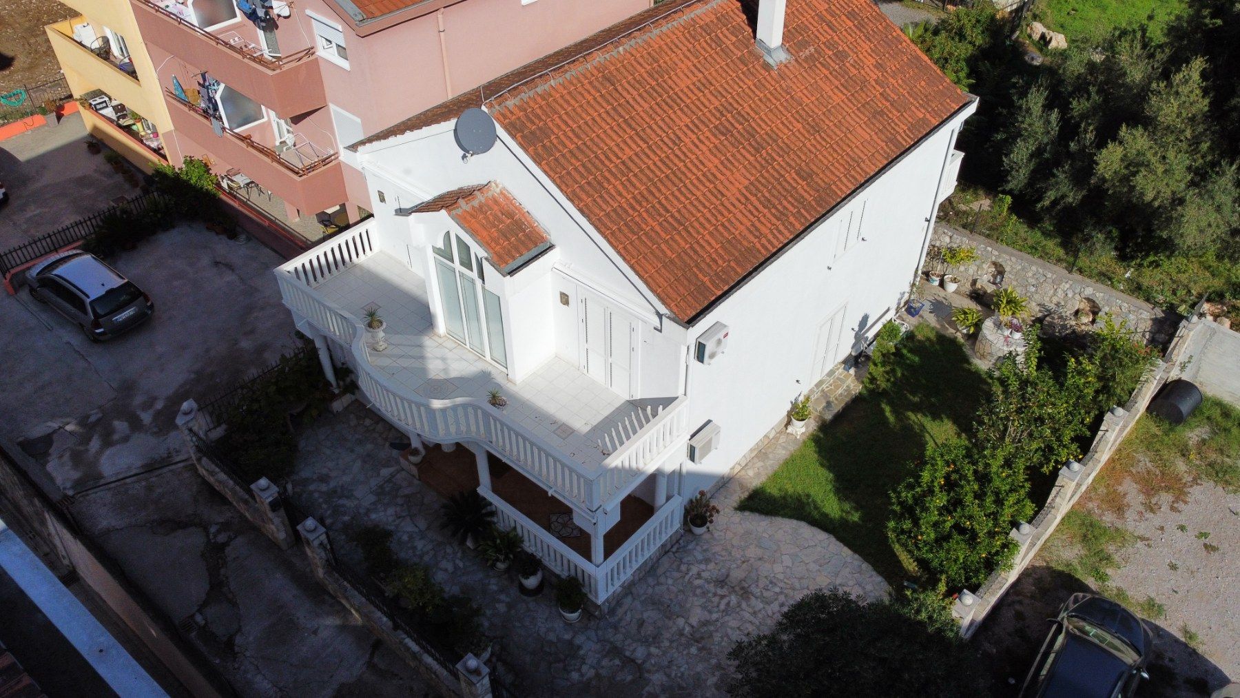 Prelepa dvospratna kuca 250m2 u naselju Podmaine,Budva. - Amfora Real Estate