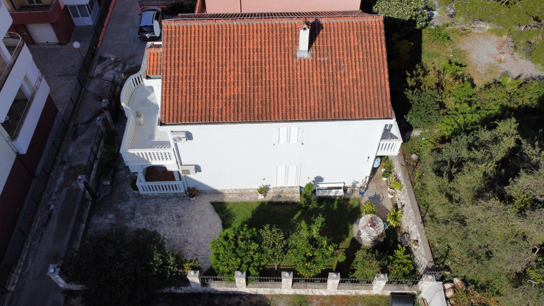 Prelepa dvospratna kuca 250m2 u naselju Podmaine,Budva. - Amfora Real Estate