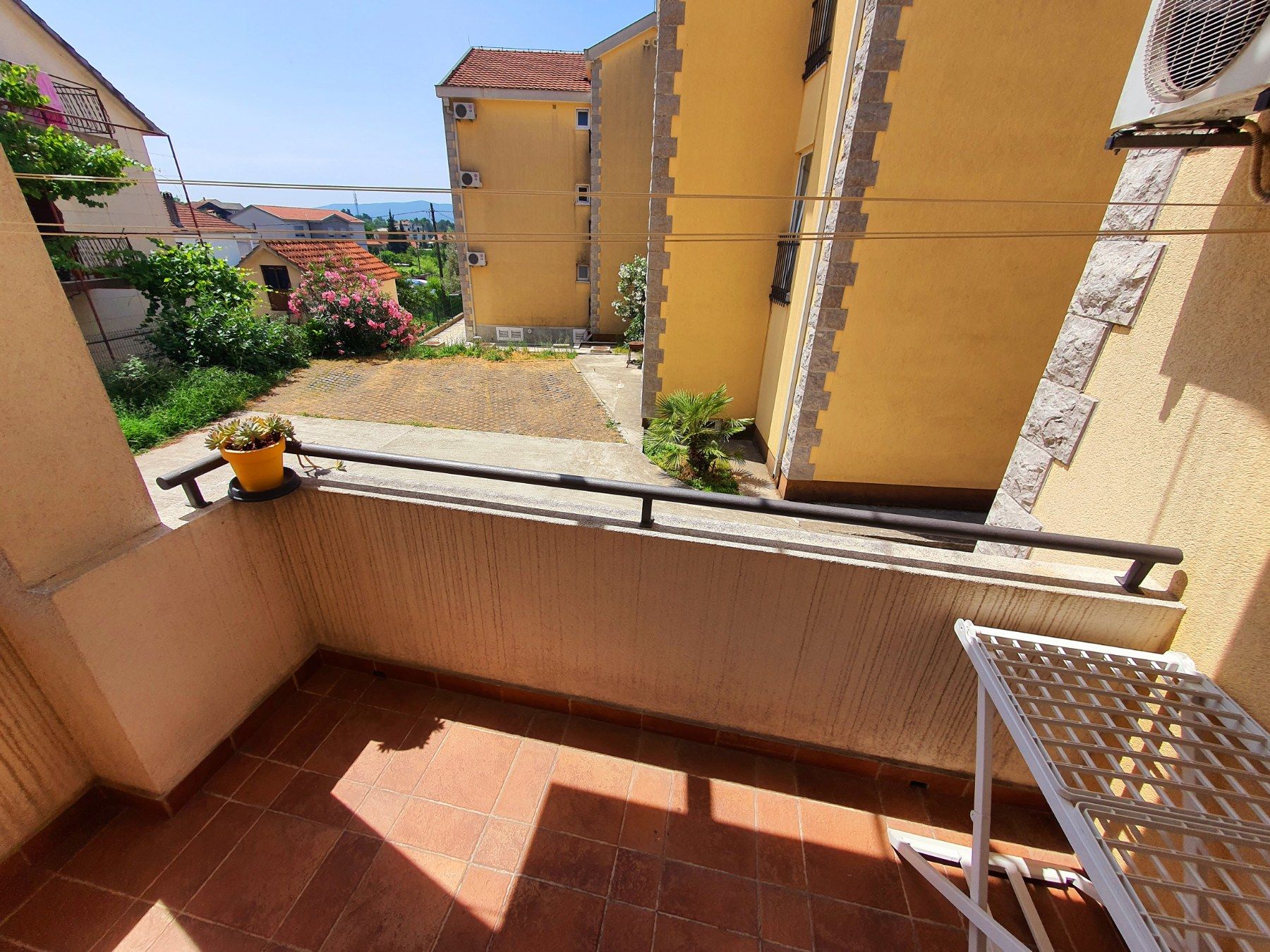 Kompletno opremljen dvosoban stan na sjajnoj poziciji Mrčevac-Tivat. (Na duzi vremenski period) - Amfora Real Estate