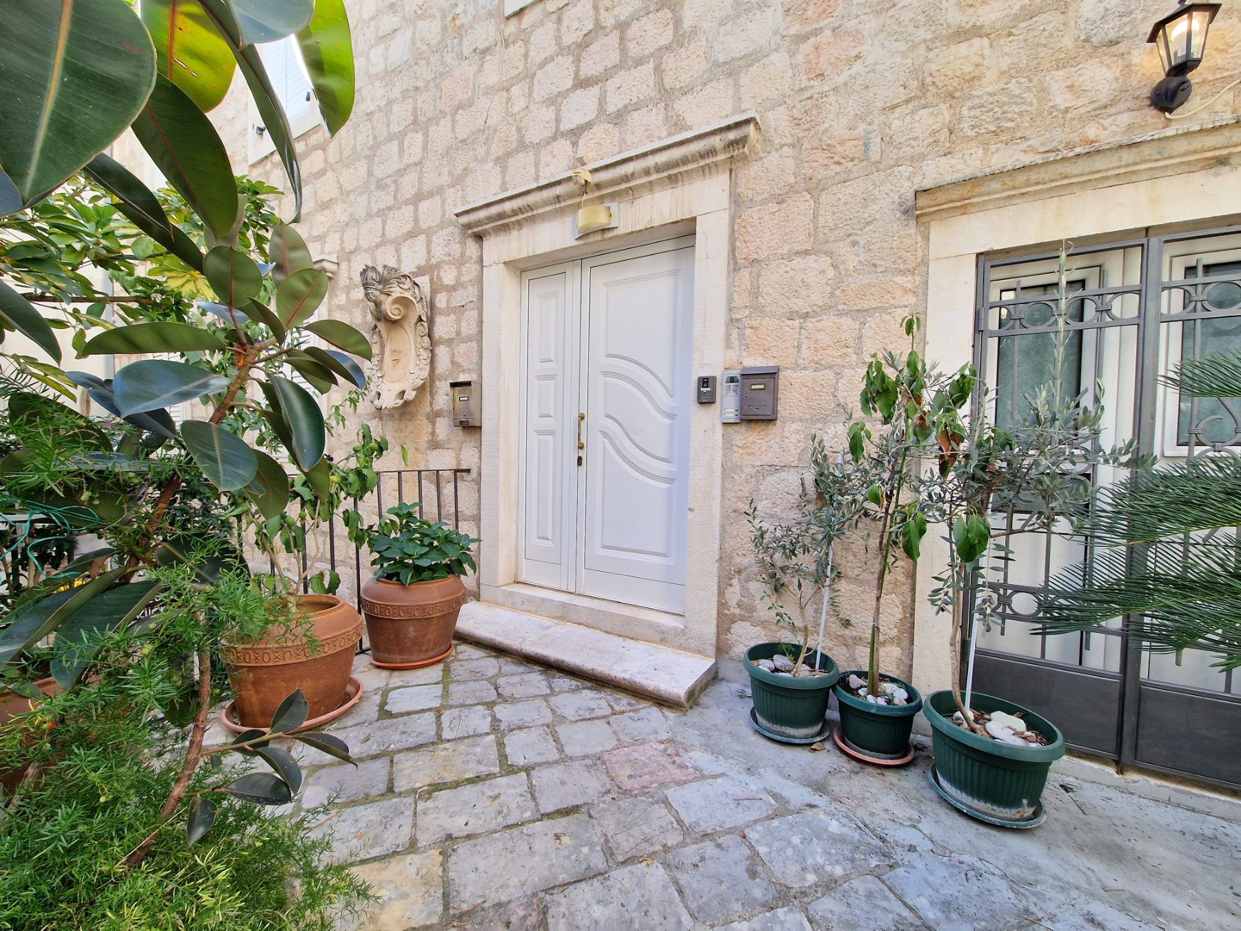 Jedinstvena ponuda,dvosoban stan površine 110m2 u  srcu Starog grada u Budvi. - Amfora Real Estate