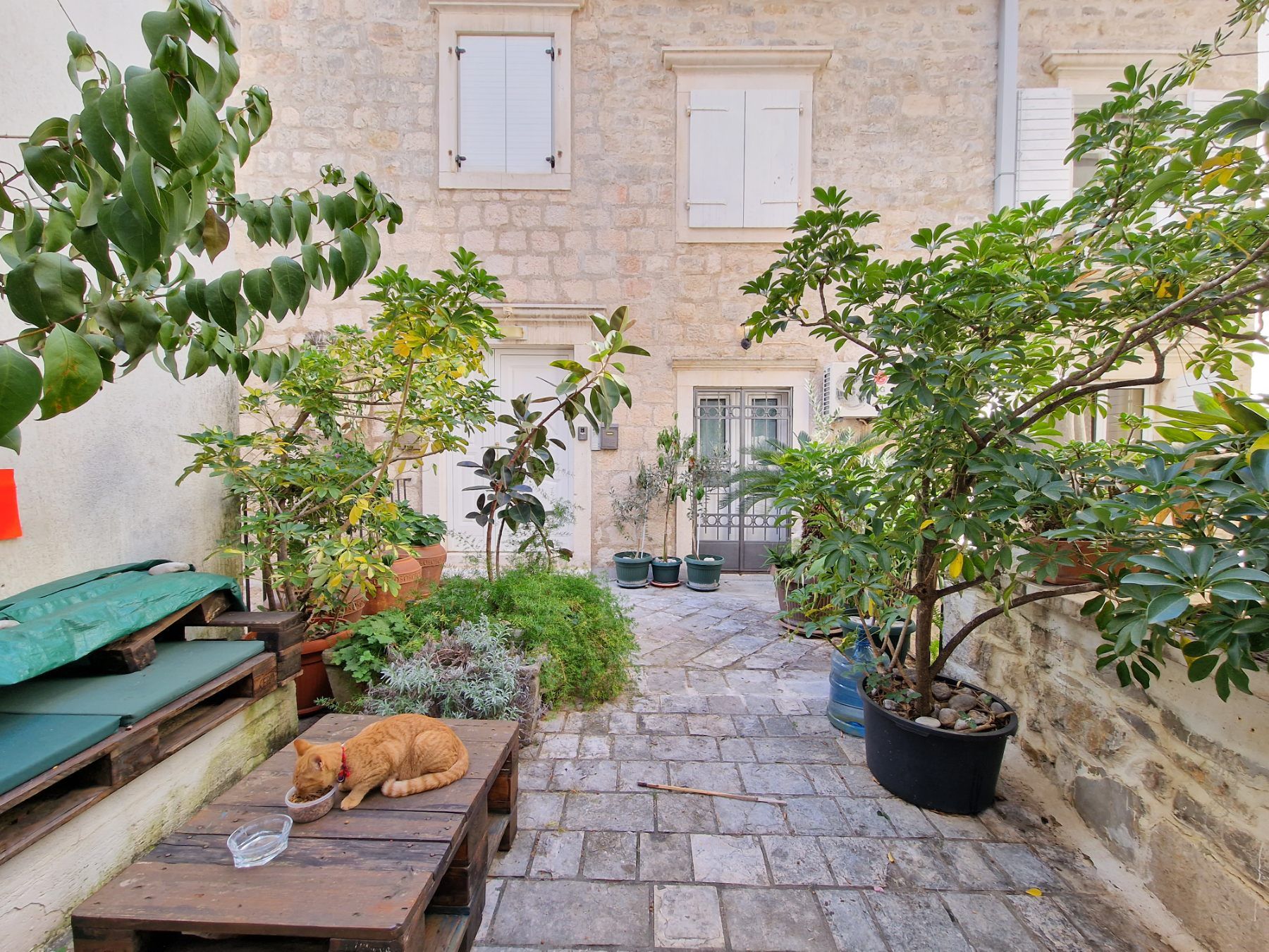 Jedinstvena ponuda,dvosoban stan površine 110m2 u  srcu Starog grada u Budvi. - Amfora Real Estate