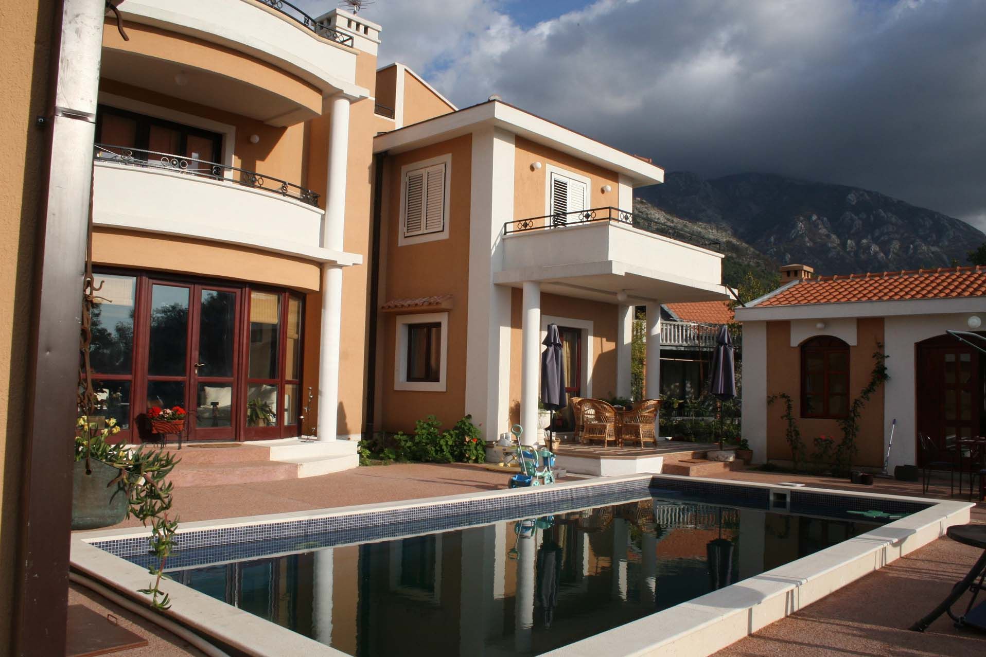 Na prodaju kuća sa bazenom,Kavač-Kotor - Amfora Real Estate