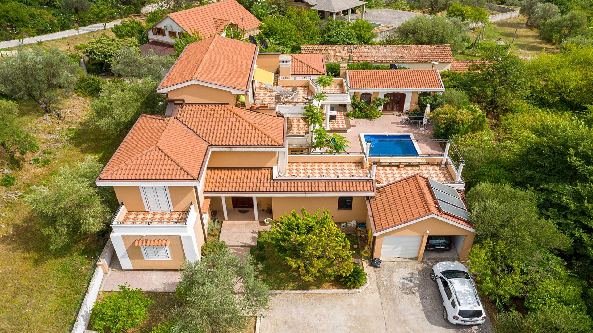 Na prodaju kuća sa bazenom,Kavač-Kotor - Amfora Real Estate