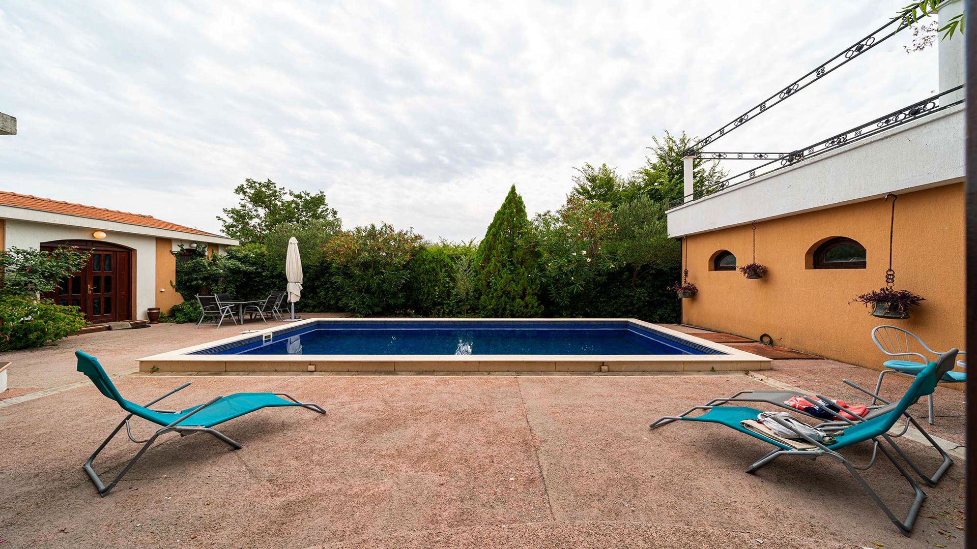 Na prodaju kuća sa bazenom,Kavač-Kotor - Amfora Real Estate