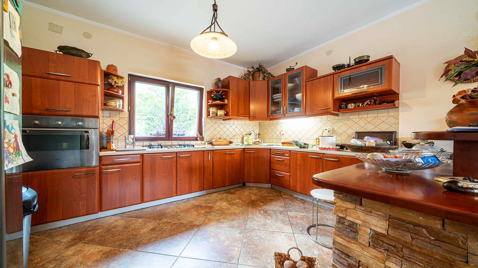 Na prodaju kuća sa bazenom,Kavač-Kotor - Amfora Real Estate