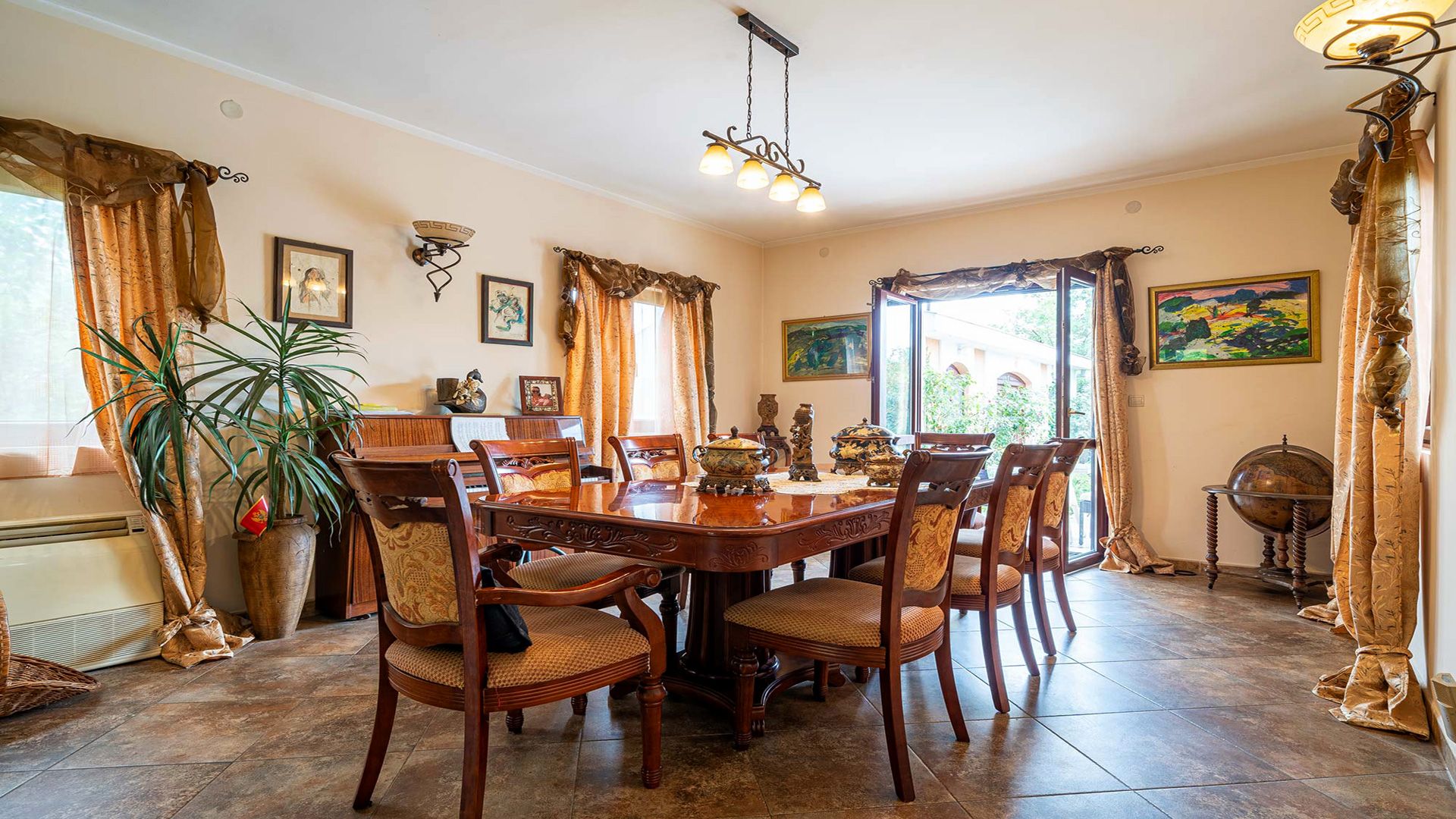 Na prodaju kuća sa bazenom,Kavač-Kotor - Amfora Real Estate