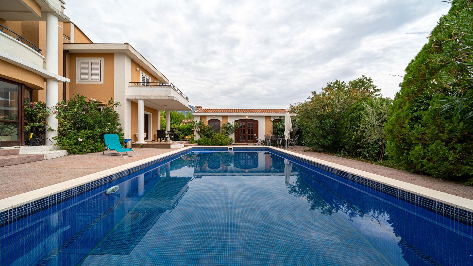 Na prodaju kuća sa bazenom,Kavač-Kotor - Amfora Real Estate