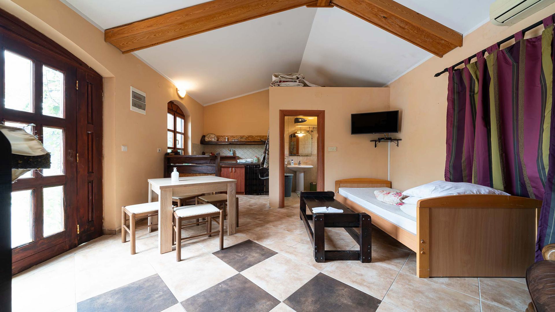 Na prodaju kuća sa bazenom,Kavač-Kotor - Amfora Real Estate