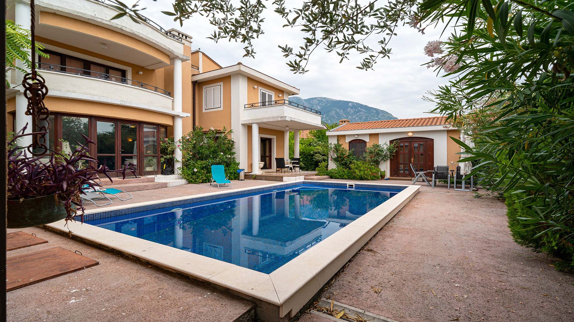 Na prodaju kuća sa bazenom,Kavač-Kotor - Amfora Real Estate