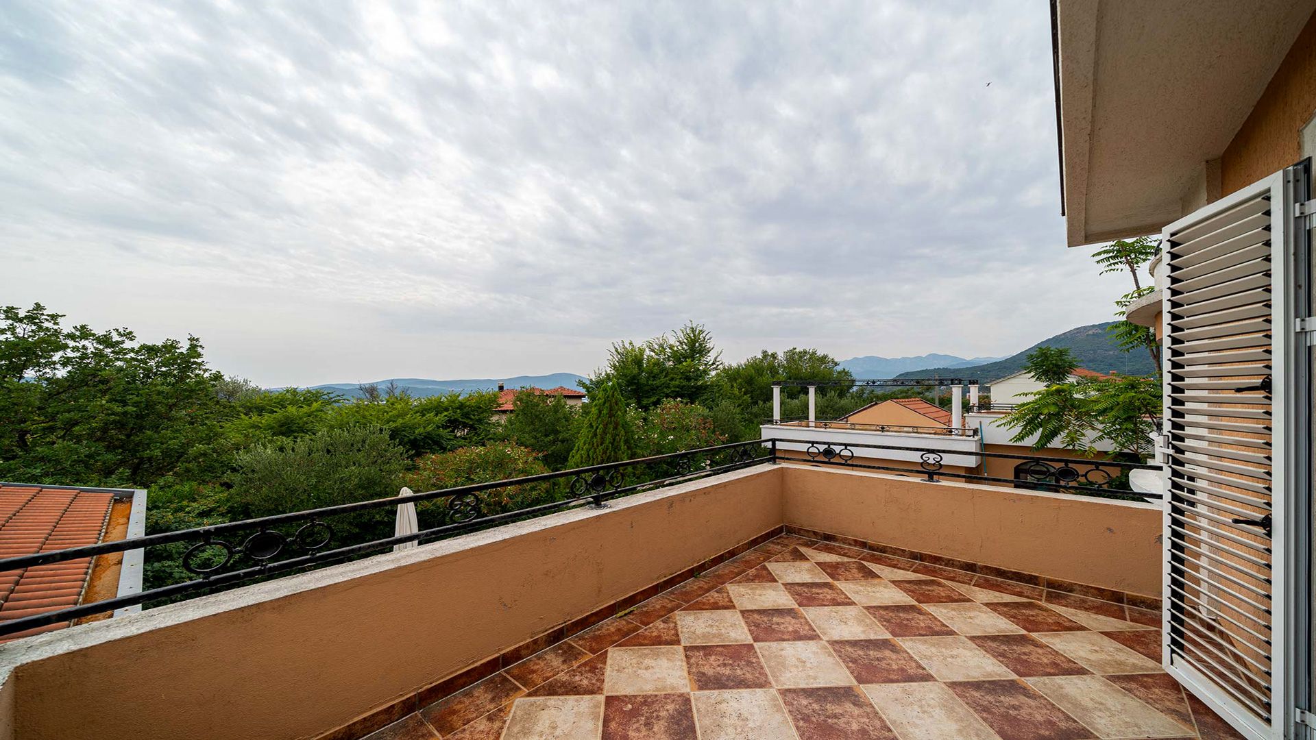 Na prodaju kuća sa bazenom,Kavač-Kotor - Amfora Real Estate