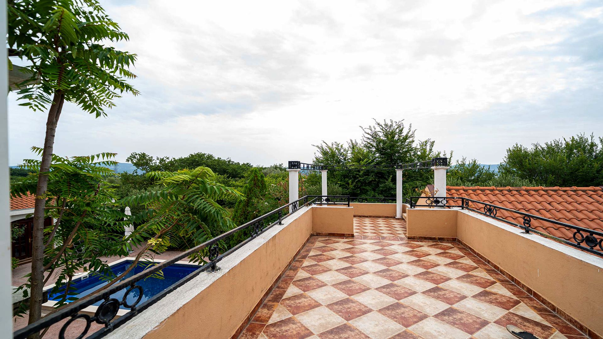 Na prodaju kuća sa bazenom,Kavač-Kotor - Amfora Real Estate