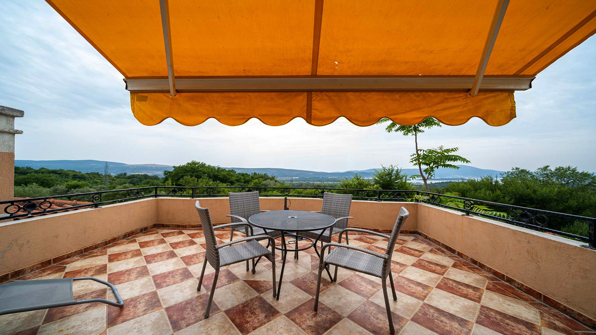 Na prodaju kuća sa bazenom,Kavač-Kotor - Amfora Real Estate