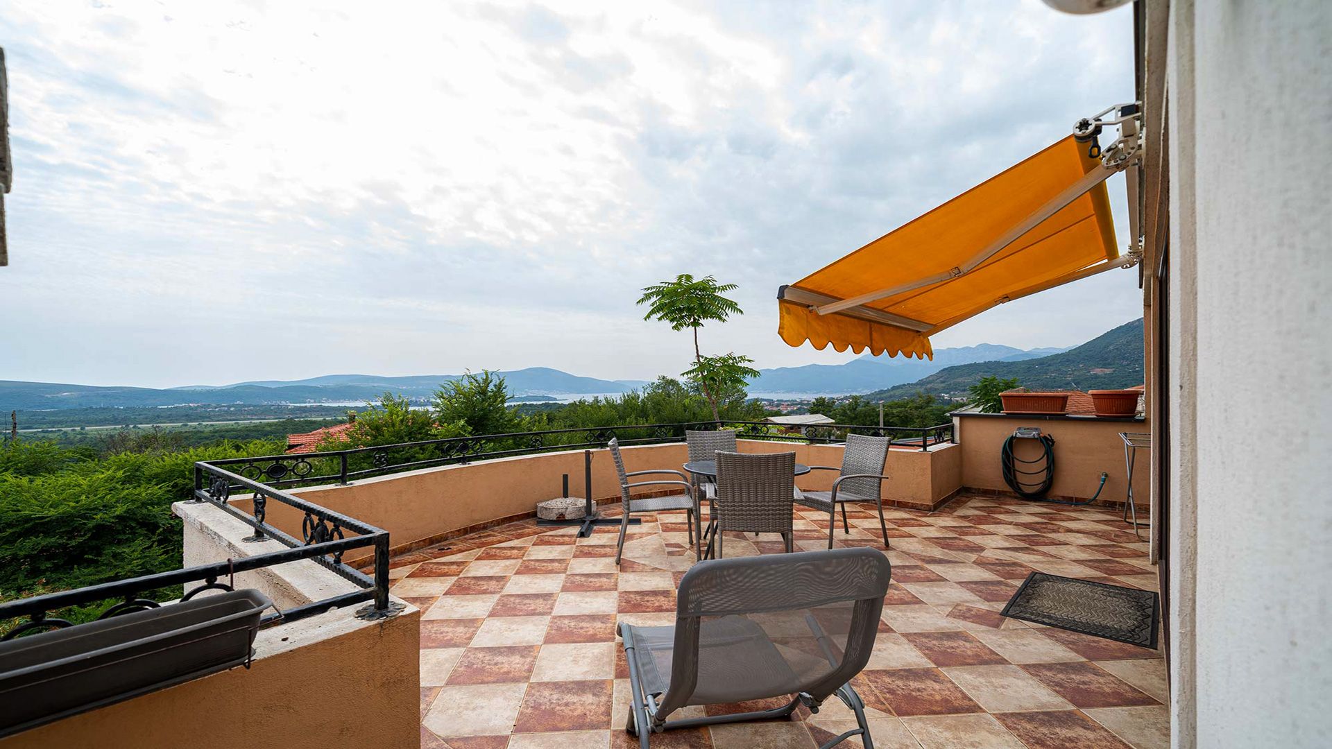 Na prodaju kuća sa bazenom,Kavač-Kotor - Amfora Real Estate