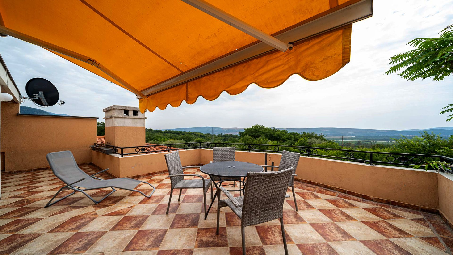 Na prodaju kuća sa bazenom,Kavač-Kotor - Amfora Real Estate