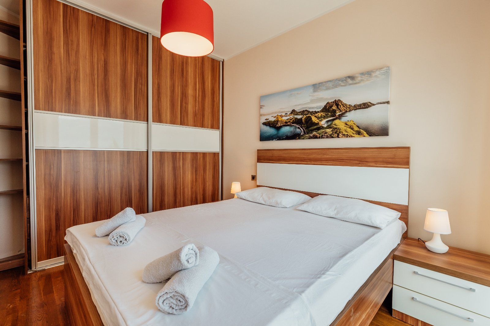 Dvosoban stan 64m2 sa garaznim mestom i fantasticnim pogledom na more, Tivat - Obala Đuraševića (Gratis 85m2 zemljišta oko zgrade) - Amfora Real Estate