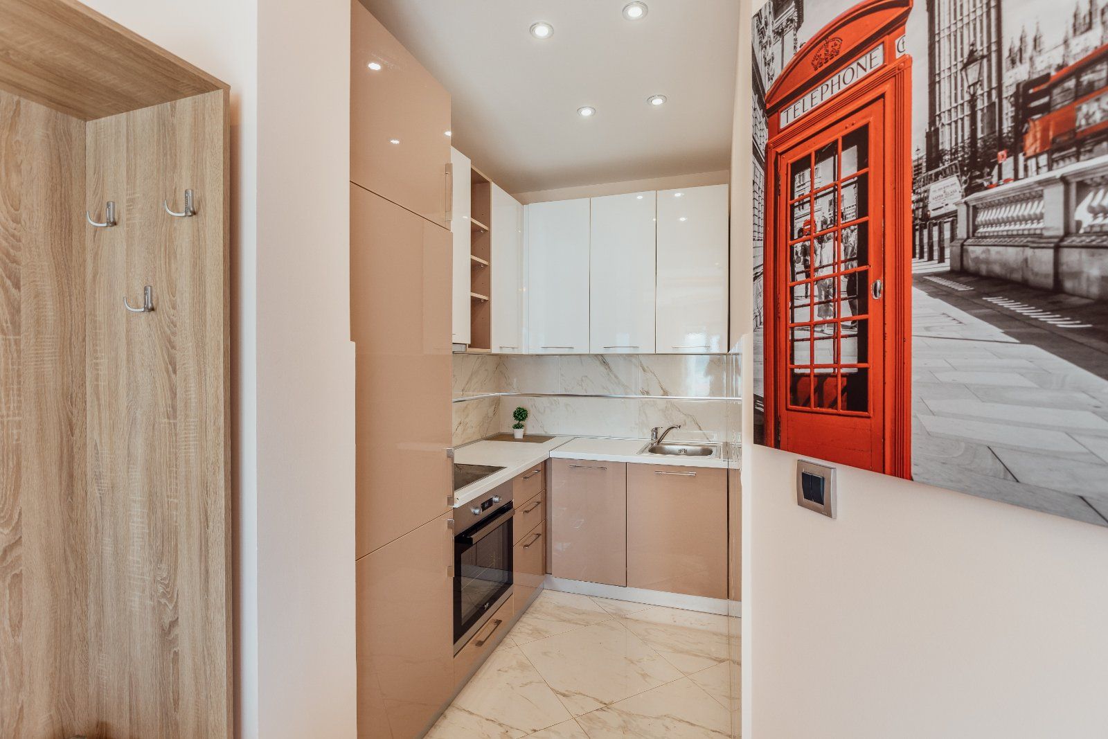 Dvosoban stan 64m2 sa garaznim mestom i fantasticnim pogledom na more, Tivat - Obala Đuraševića (Gratis 85m2 zemljišta oko zgrade) - Amfora Real Estate