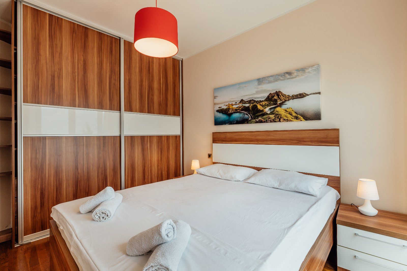 Dvosoban stan 64m2 sa garaznim mestom i fantasticnim pogledom na more, Tivat - Obala Đuraševića (Gratis 85m2 zemljišta oko zgrade) - Amfora Real Estate