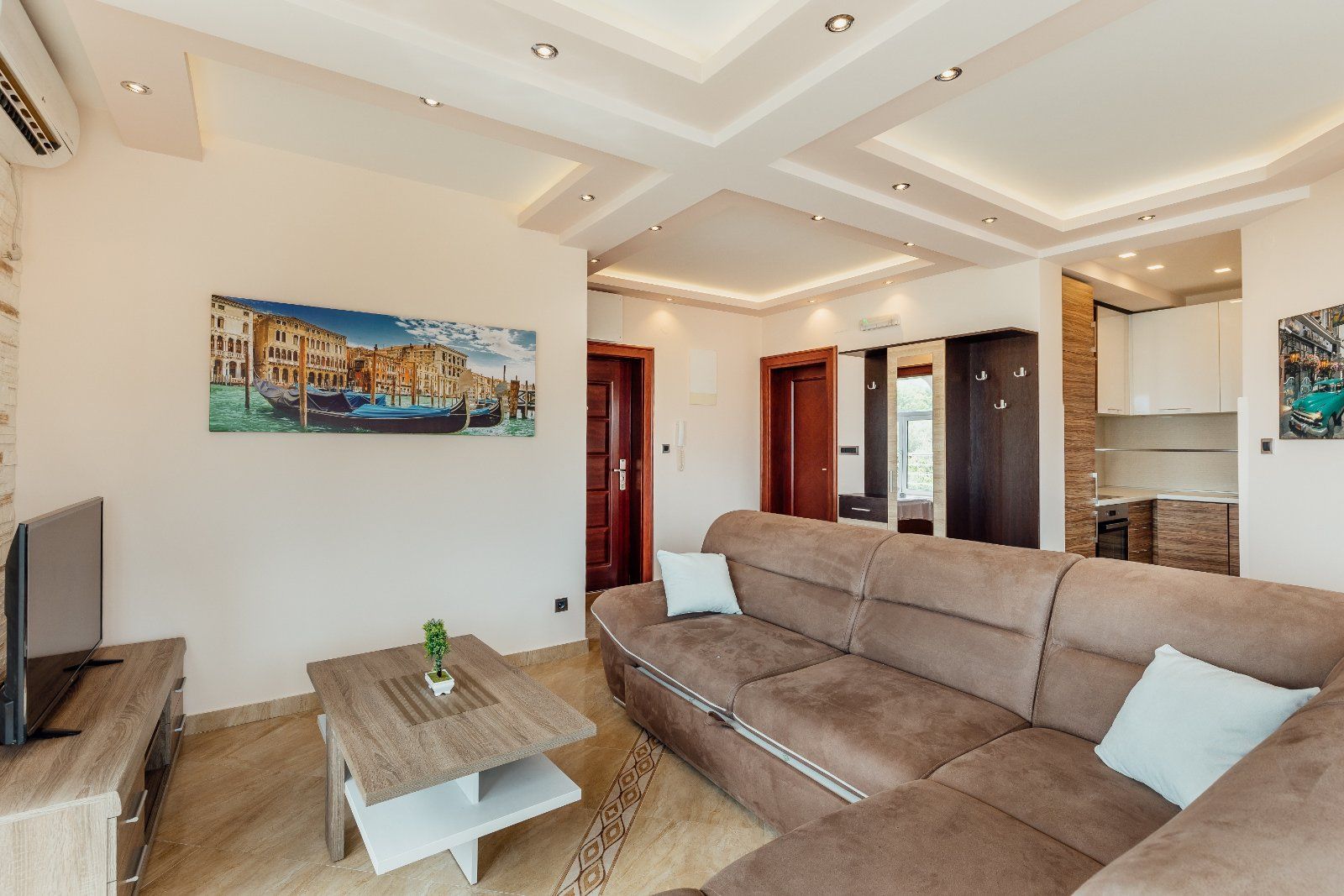 Dvosoban stan 64m2 sa garaznim mestom i fantasticnim pogledom na more, Tivat - Obala Đuraševića (Gratis 85m2 zemljišta oko zgrade) - Amfora Real Estate