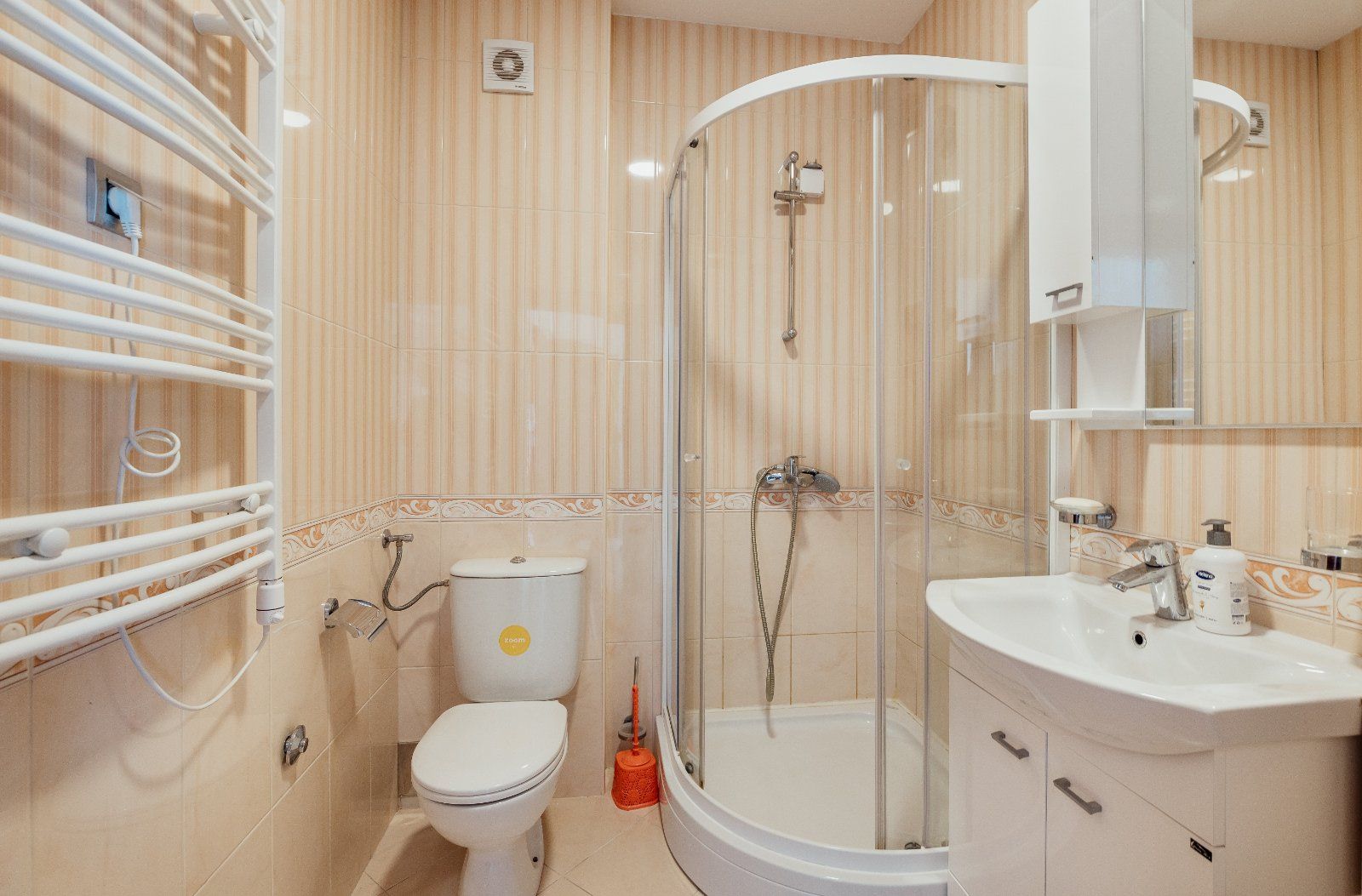 Dvosoban stan 64m2 sa garaznim mestom i fantasticnim pogledom na more, Tivat - Obala Đuraševića (Gratis 85m2 zemljišta oko zgrade) - Amfora Real Estate