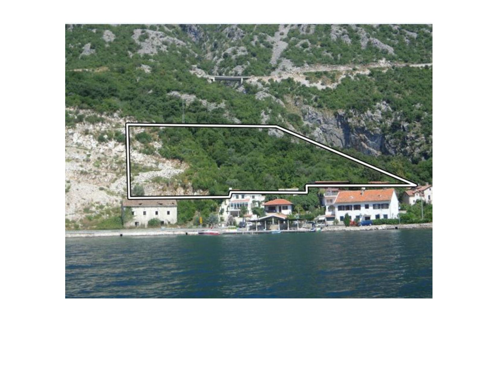 Gradjevinski plac 7,010m2  na 30 metara od mora,Lipci-opština Kotor (Mogućnost zajedničke gradnje) - Amfora Real Estate