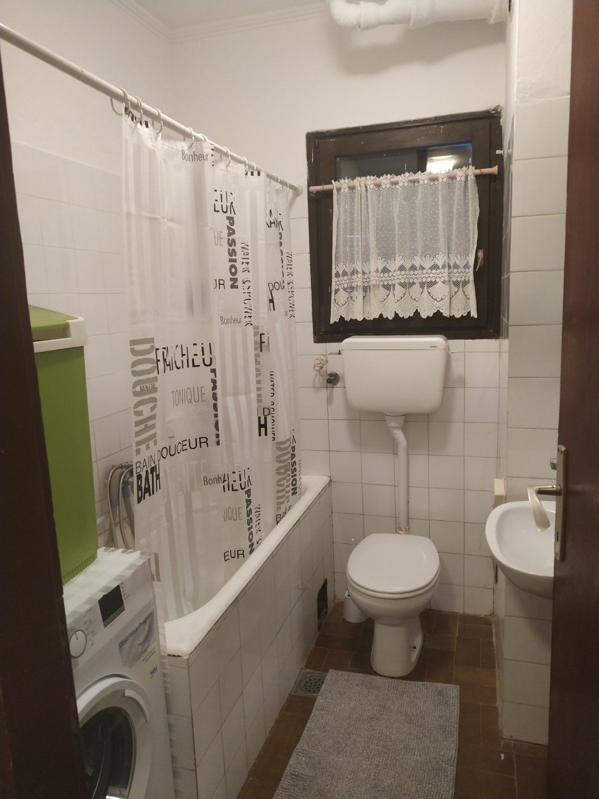 Garsonjera površine 38m2 plus terasa 9m2,na odličnoj lokaciji,Dobrota-Kotor. - Amfora Real Estate