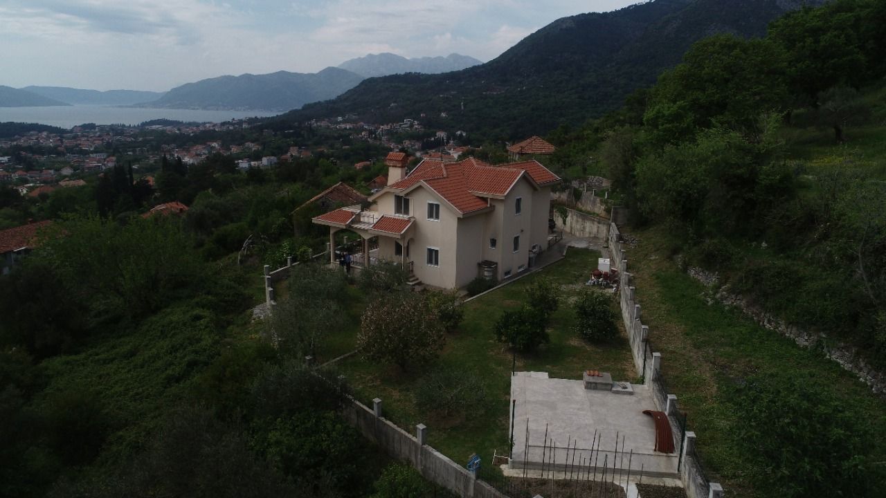 Trospratna kuća 157m2 sa pogledom na more, Kavač-Kotor. - Amfora Real Estate