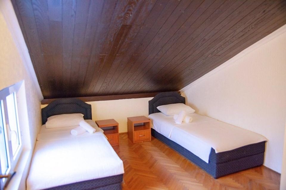 Trosprata kuća sa panoramskim pogledom na more,na ekskluzivnoj lokaciji,Sveti Stefan (Budva) - Amfora Real Estate