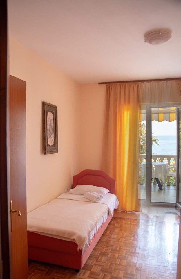 Trosprata kuća sa panoramskim pogledom na more,na ekskluzivnoj lokaciji,Sveti Stefan (Budva) - Amfora Real Estate