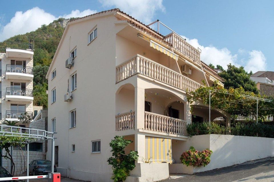 Trosprata kuća sa panoramskim pogledom na more,na ekskluzivnoj lokaciji,Sveti Stefan (Budva) - Amfora Real Estate