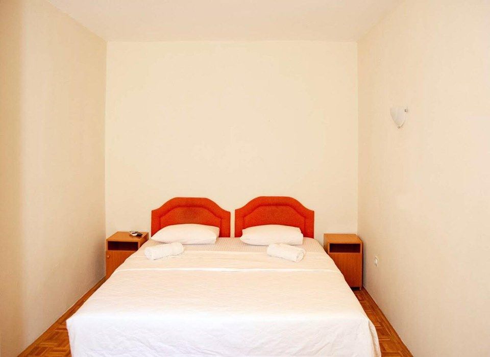 Trosprata kuća sa panoramskim pogledom na more,na ekskluzivnoj lokaciji,Sveti Stefan (Budva) - Amfora Real Estate